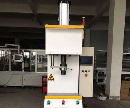 �ŷ������C���\����r�f��